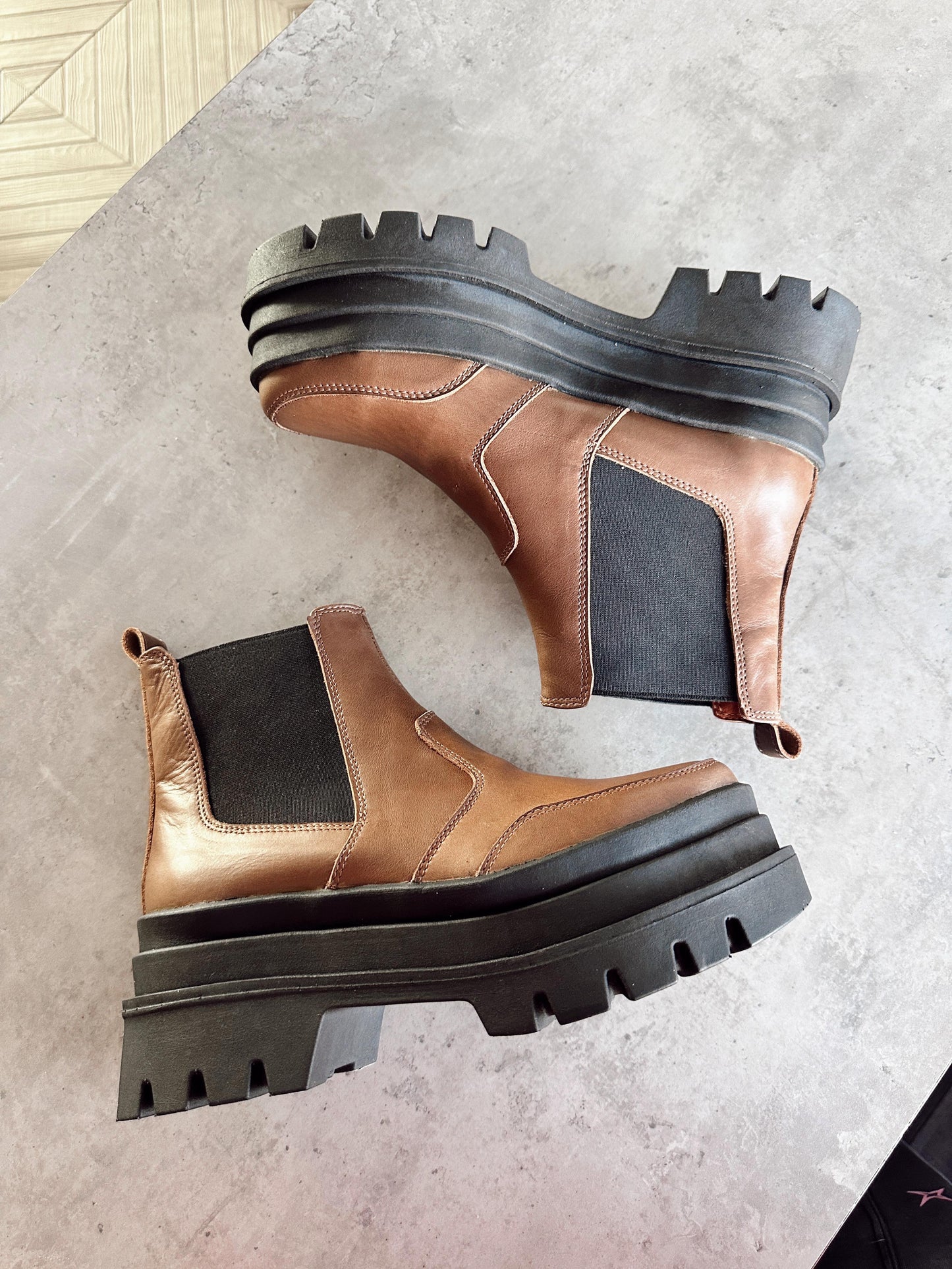 New Foster 2 Camel Cuero