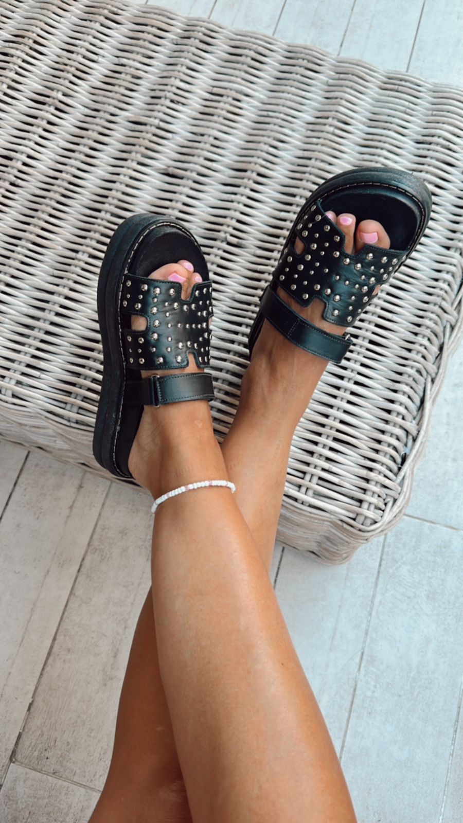 Sandalia Talia Negro Tachas