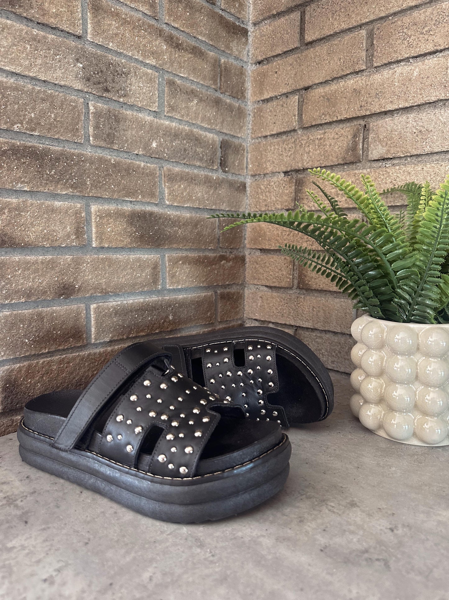 Sandalia Talia Negro Tachas