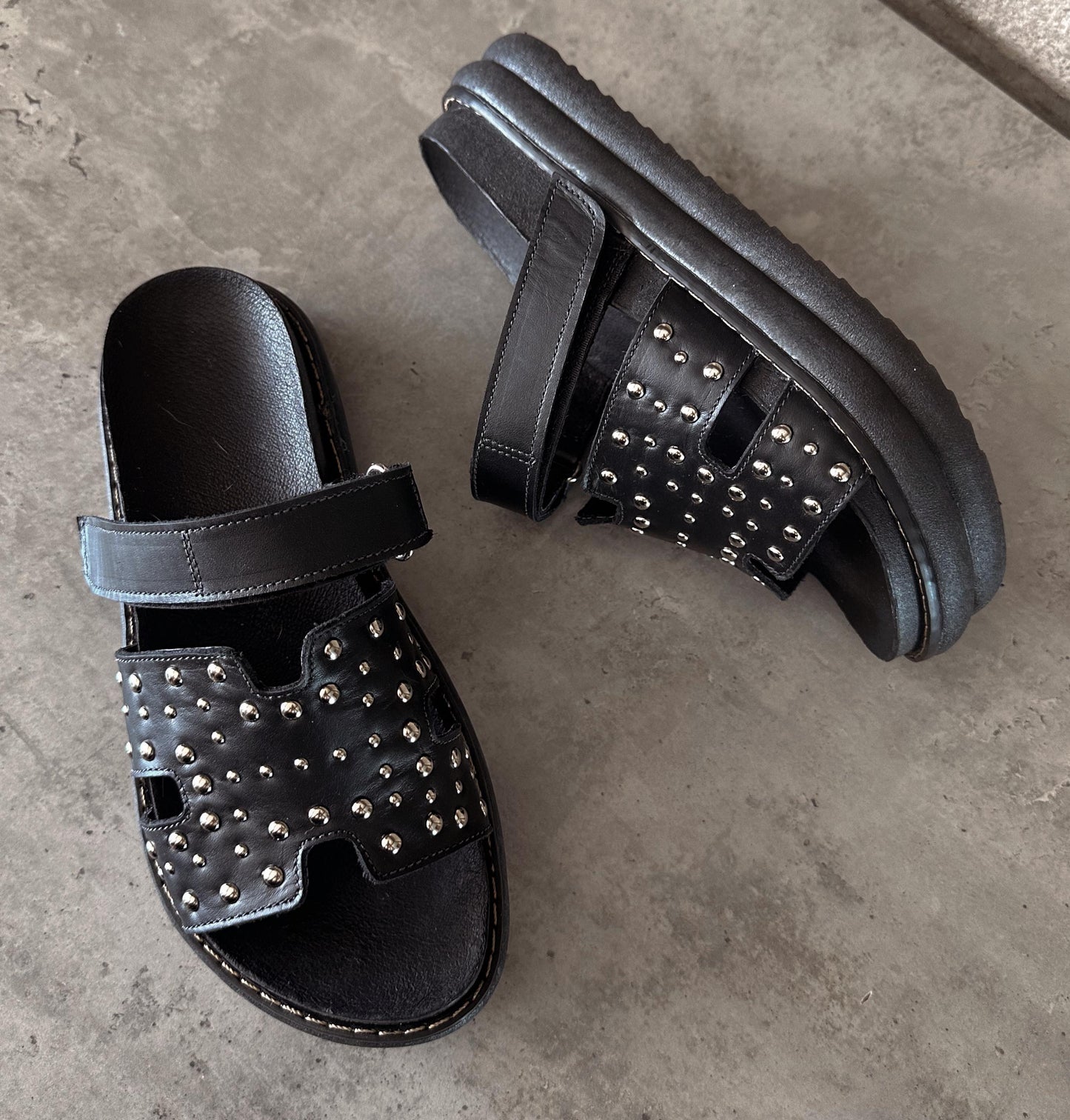 Sandalia Talia Negro Tachas